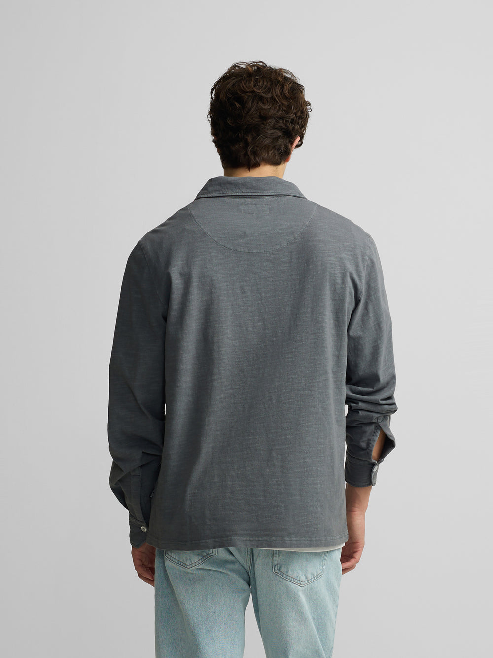 polo gris à manches longues