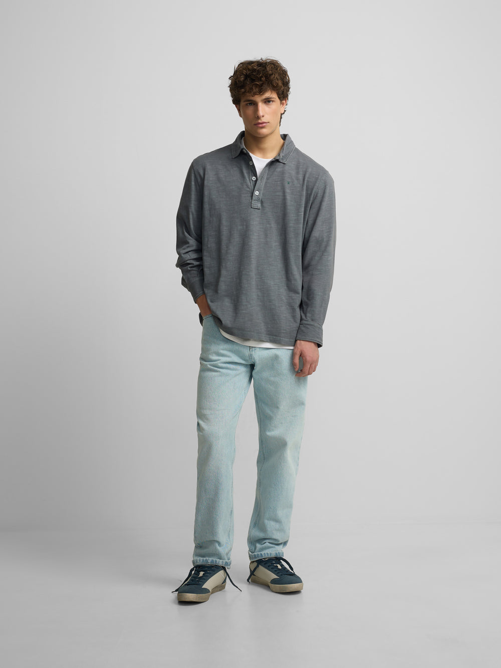 polo gris à manches longues