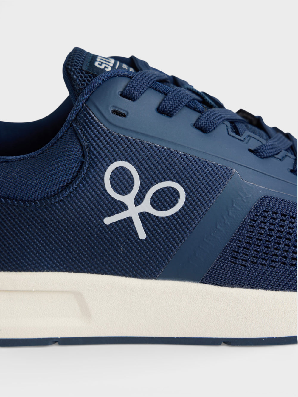 Navy blue slice runner sneaker