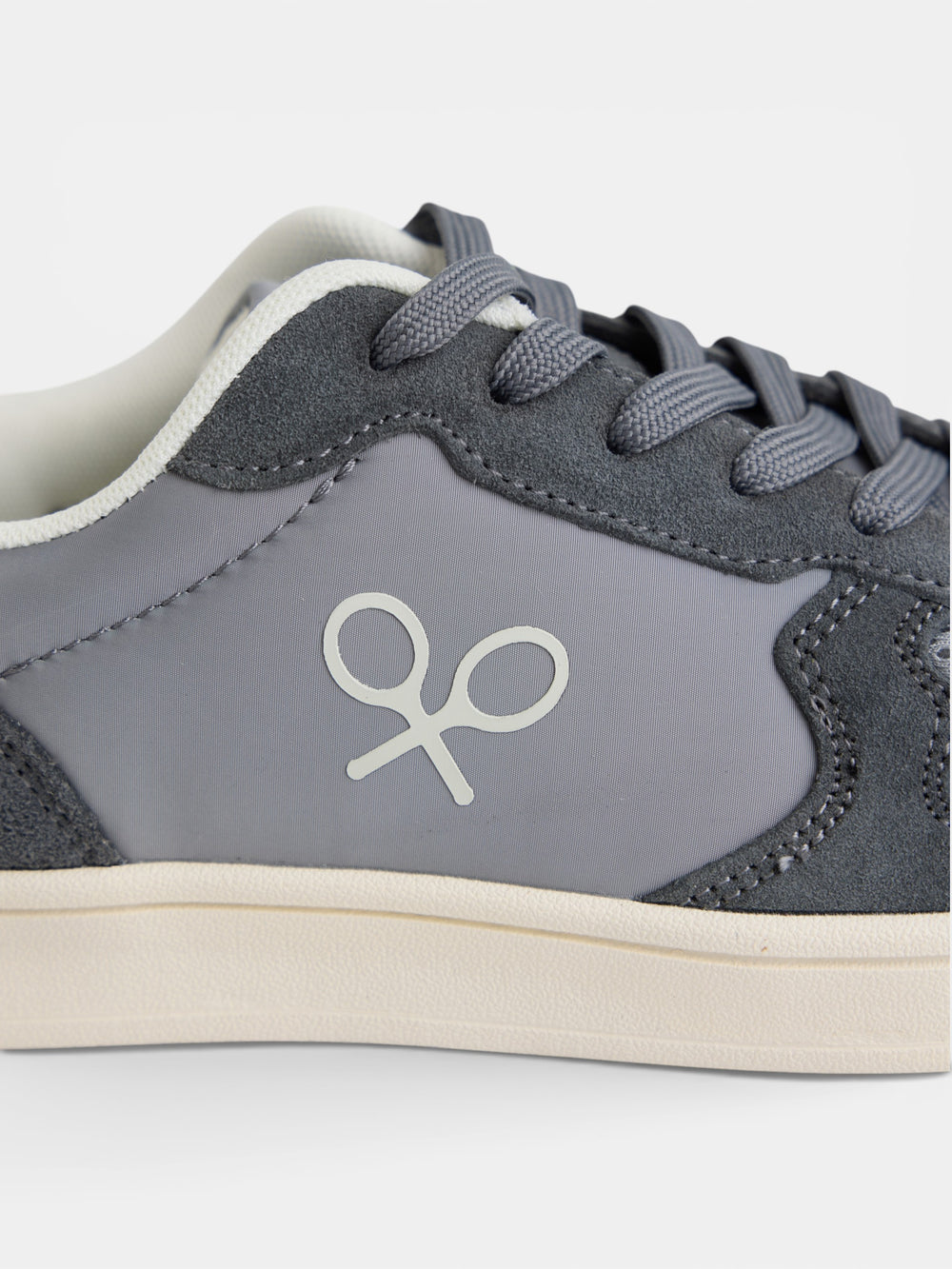 Two-tone light green sneaker