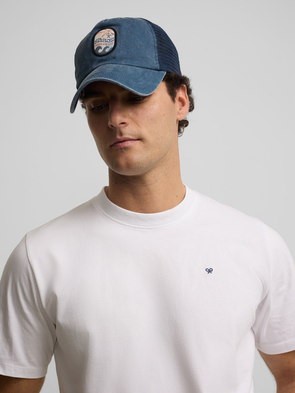 Gorra trucker chase the vibe azul marino