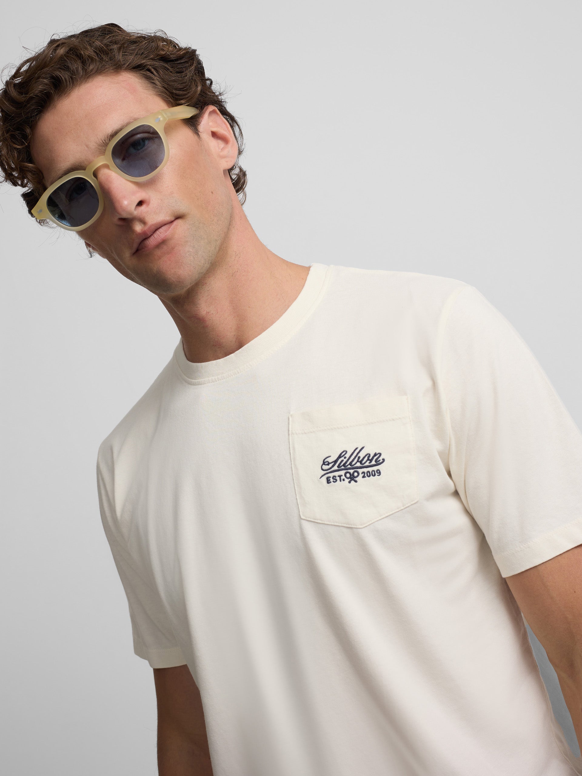 Camiseta bolsillo garmet dye blanco