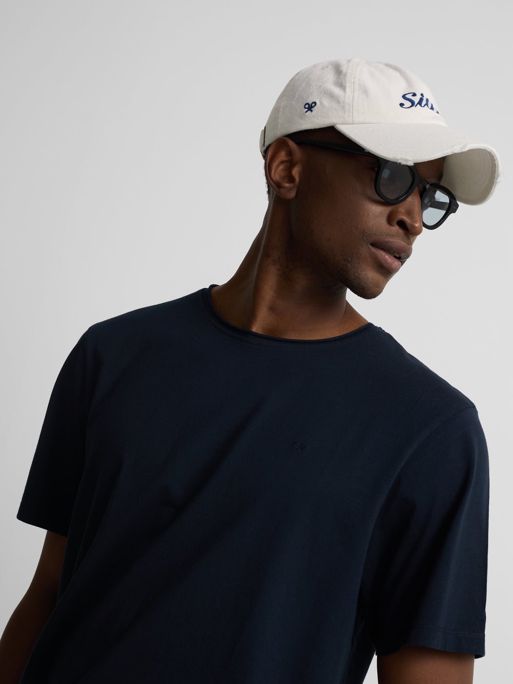 Camiseta cuello roll azul marino