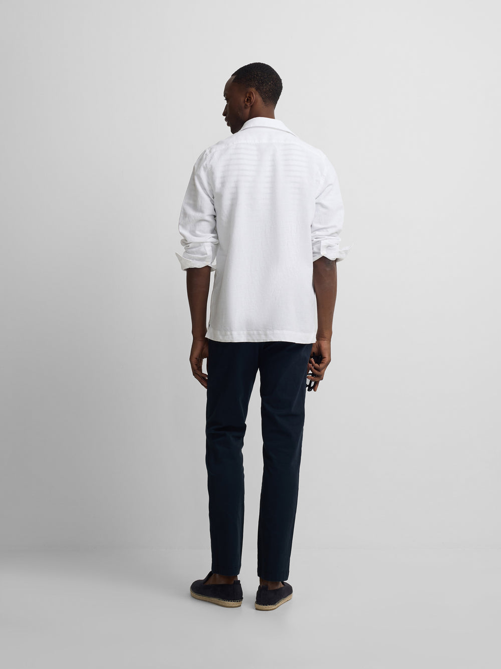 Chemise de sport blanche à poches