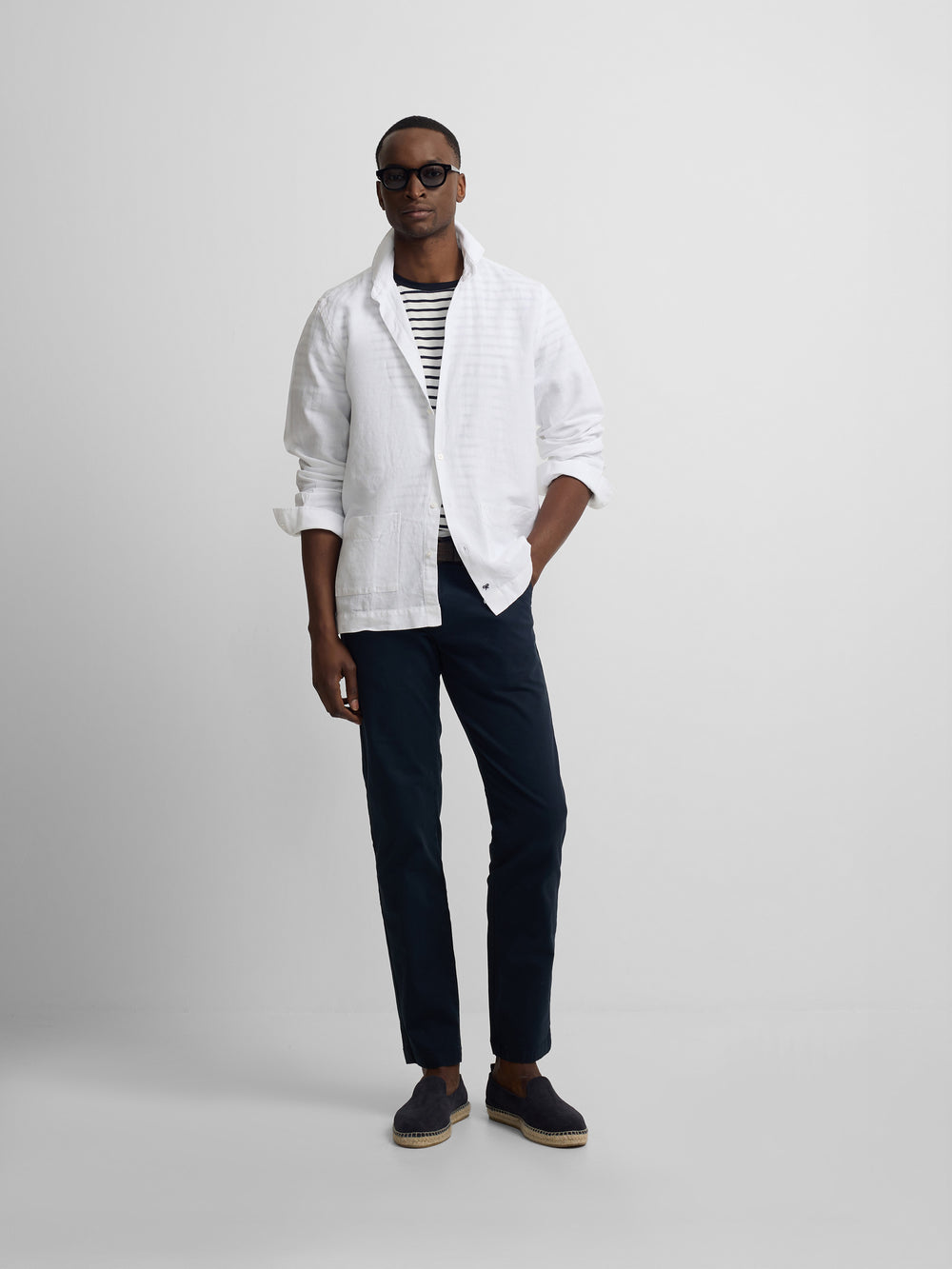 Chemise de sport blanche à poches