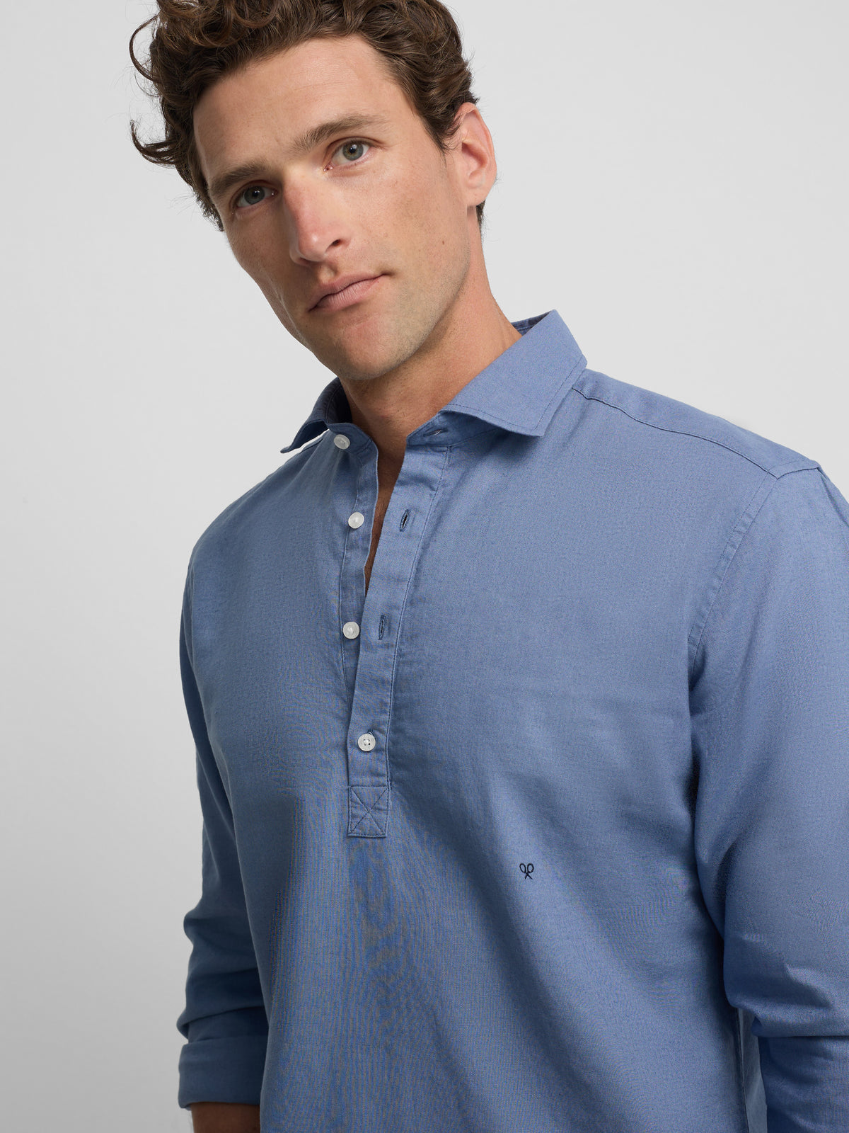 Camisa desportiva de linho azul