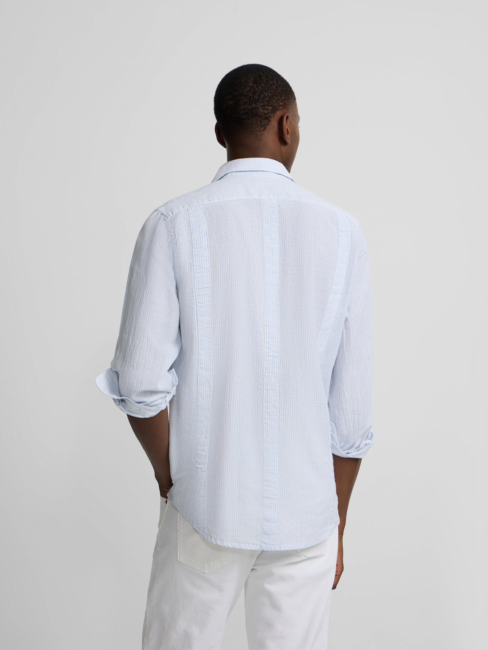 Guayabera desportiva de linho às riscas azul celeste