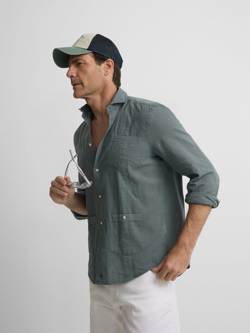 Guayabera desportiva de linho verde