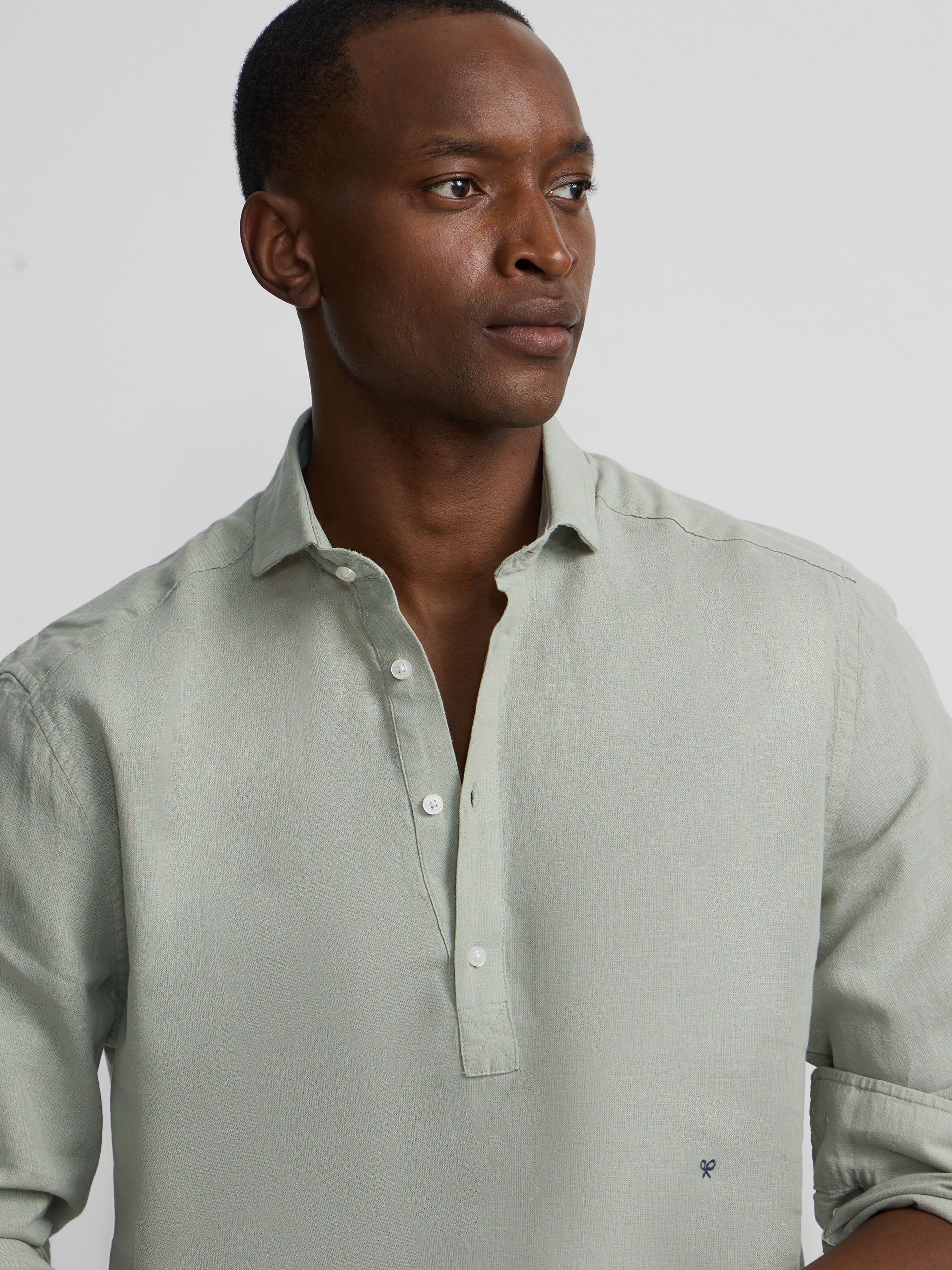 Camisa desportiva de linho verde médio