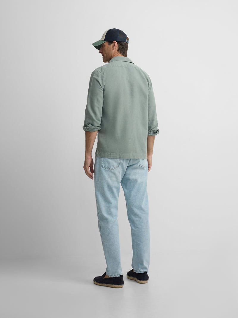 Camisa sport bolsos verde médio