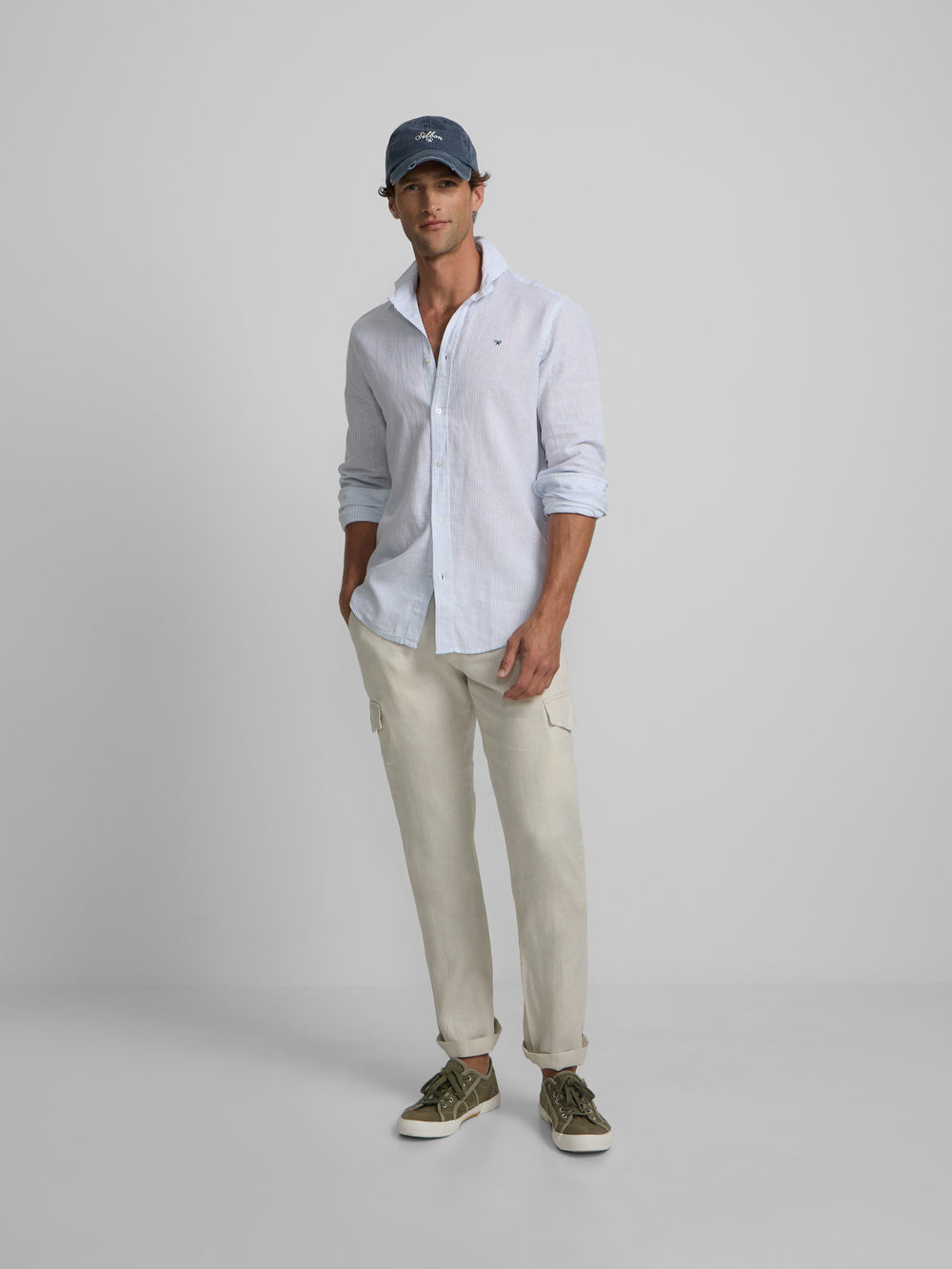 Pantalon cargo sport en lin couleur pierre