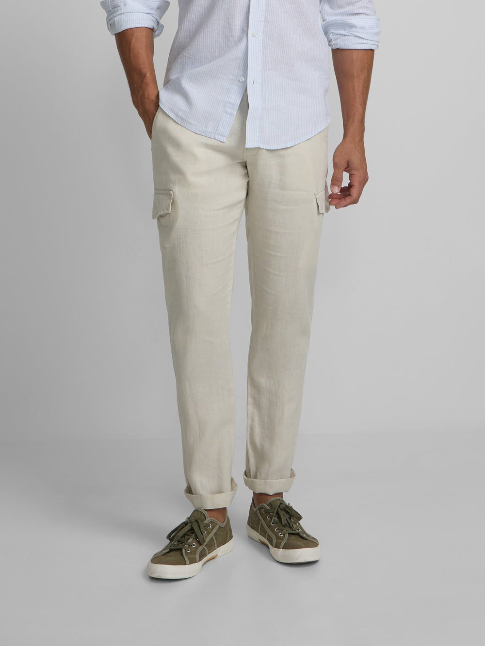 Pantalon cargo sport en lin couleur pierre