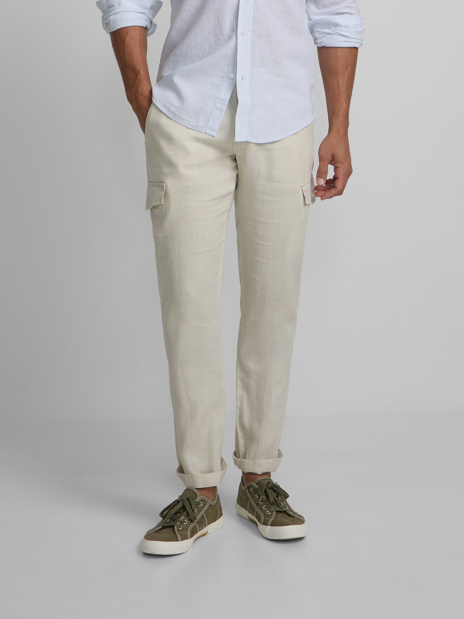 Pantalon cargo sport en lin couleur pierre