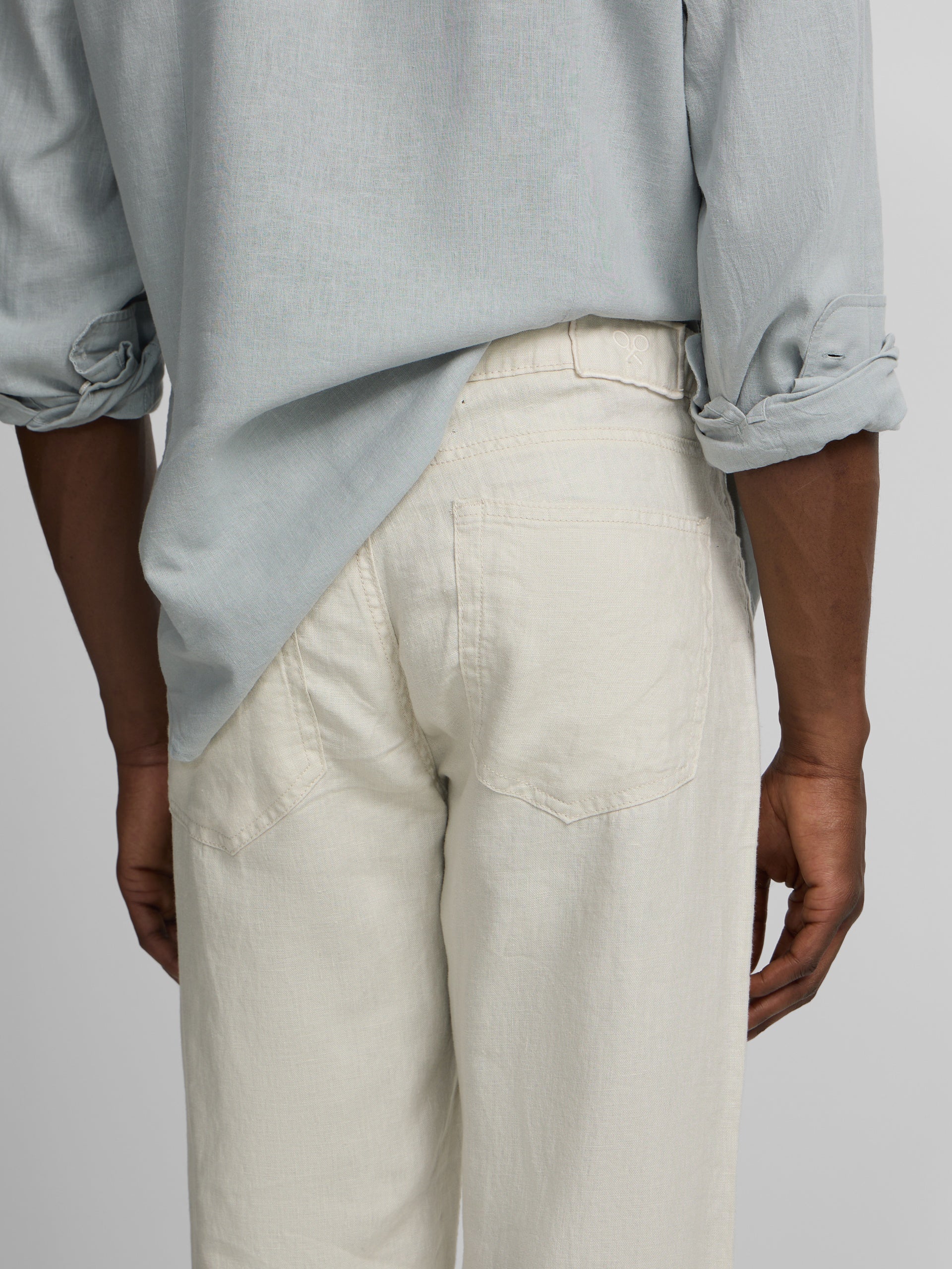 Calças desportivas cinco bolsos linho pedra