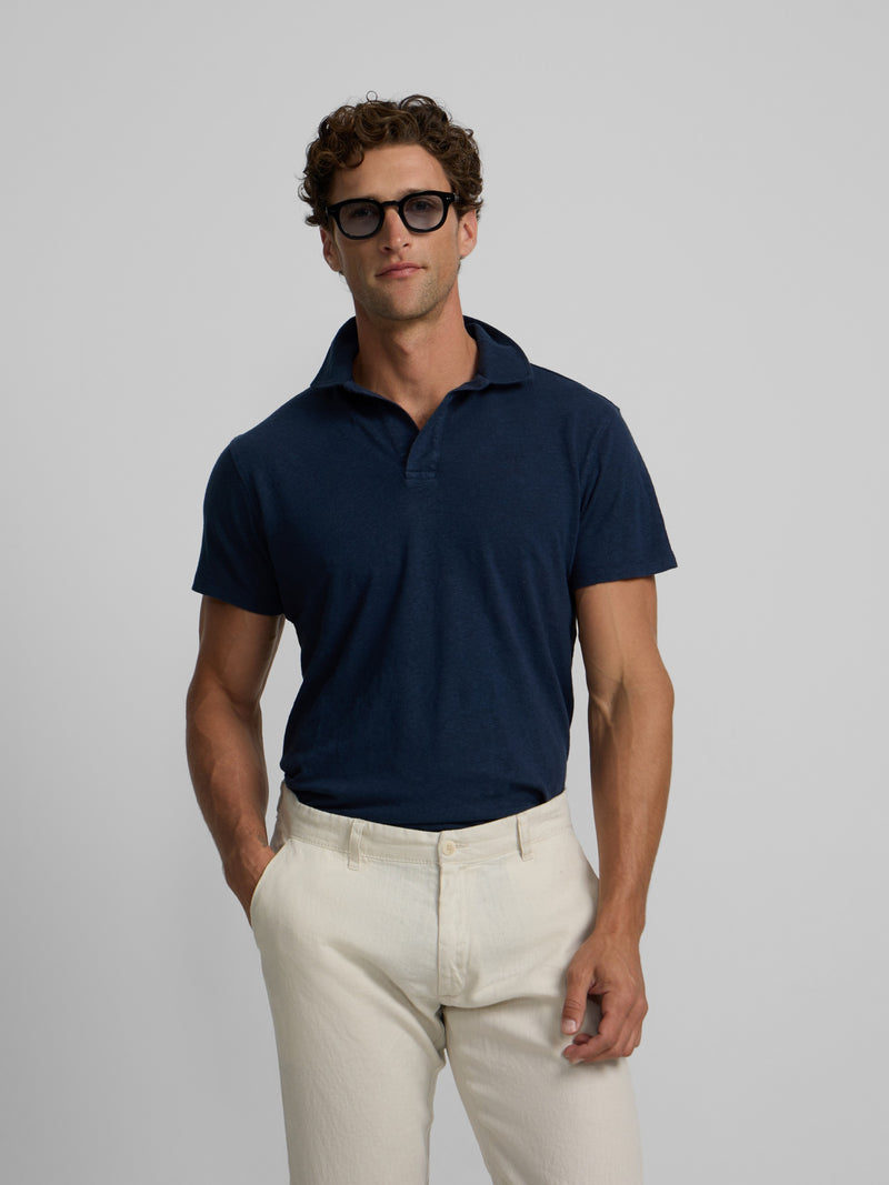 Polo de linho azul-marinho