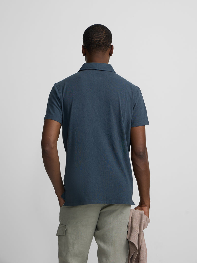 Polo de linho com carcela longa azul-marinho