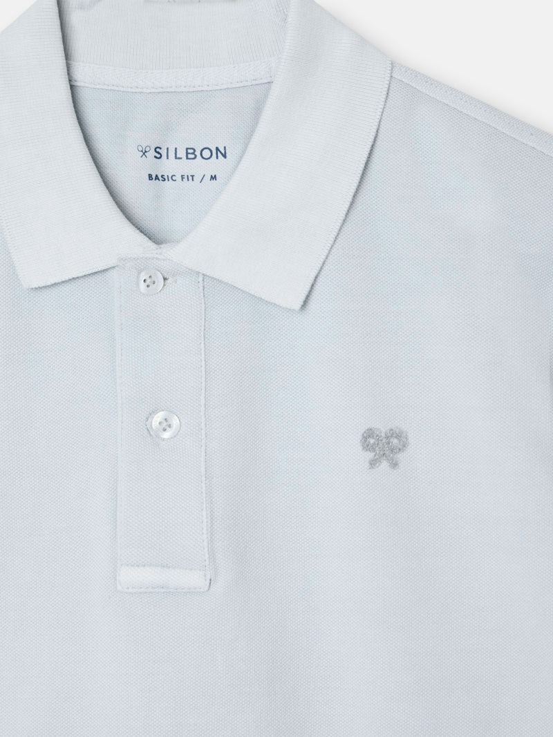Polo clasico garment dye azul claro