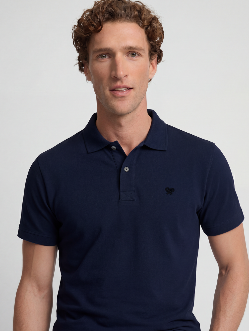 Short-sleeved polo with embossed logo in navy blue