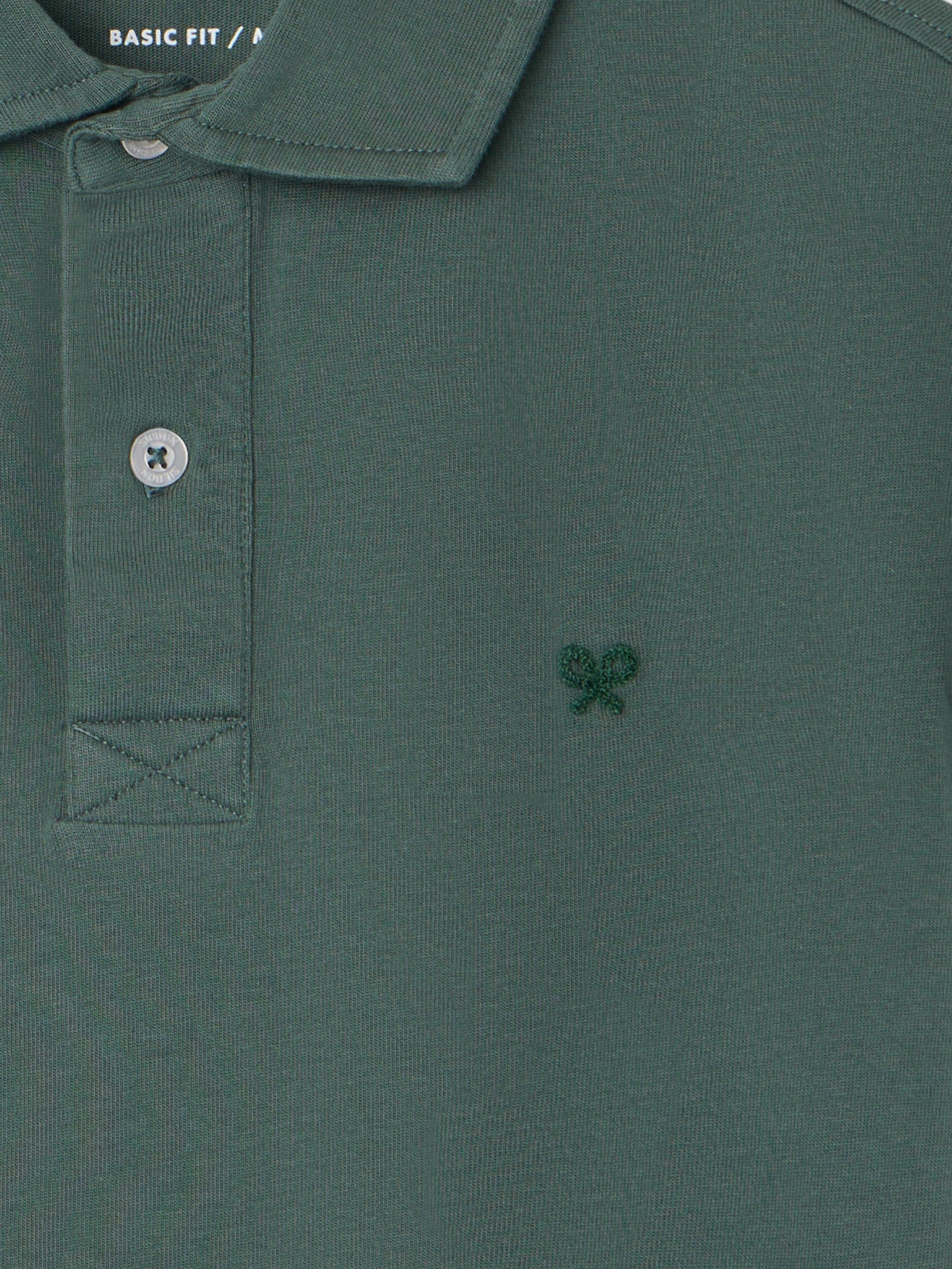 Short-sleeved polo with embossed green logo