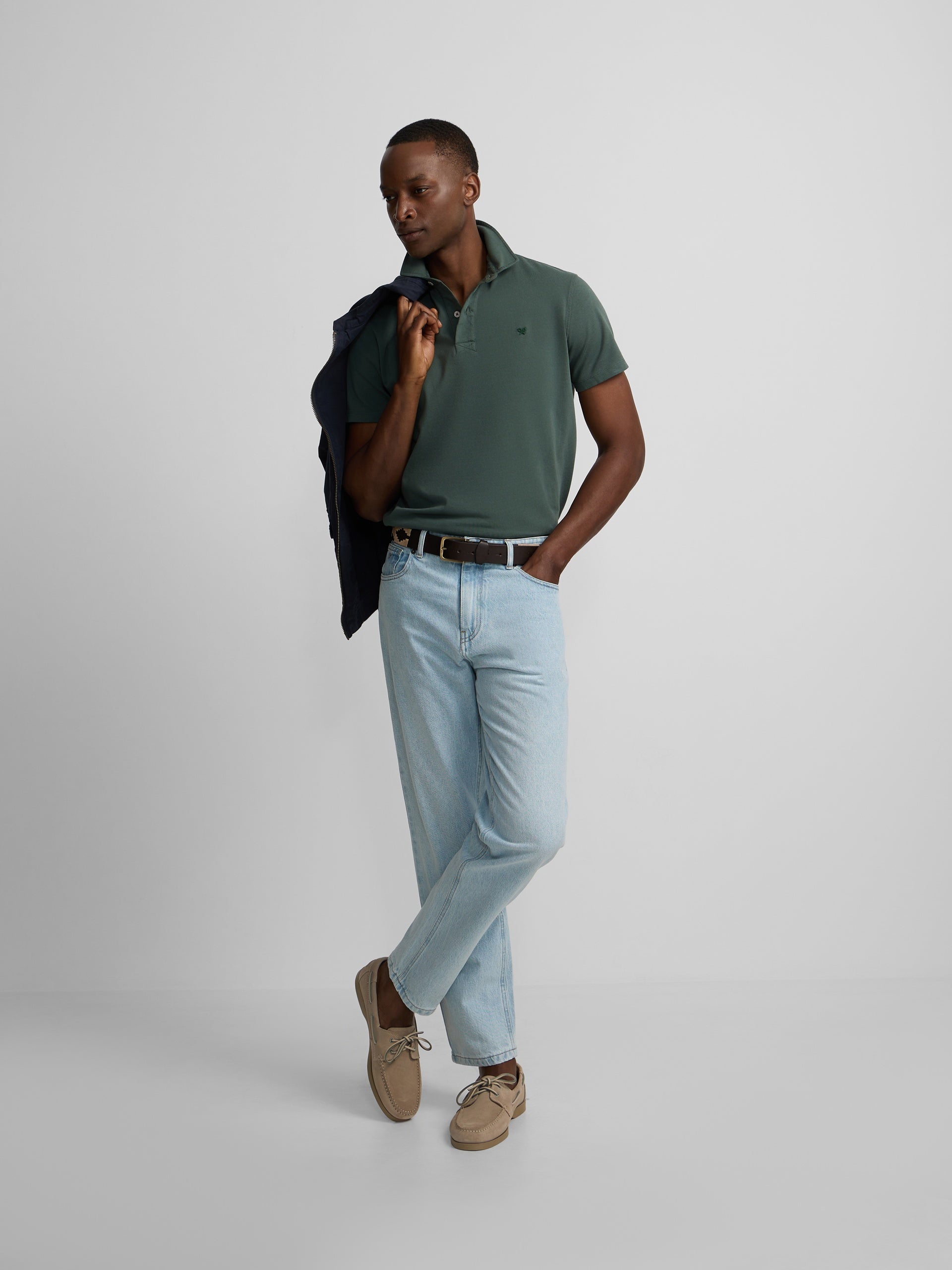 Short-sleeved polo with embossed green logo