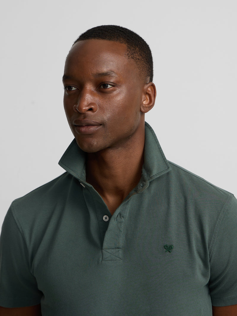 Short-sleeved polo with embossed green logo