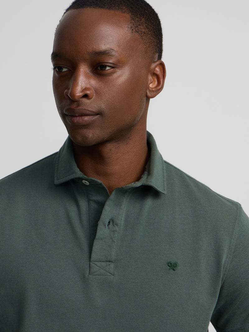 Short-sleeved polo with embossed green logo