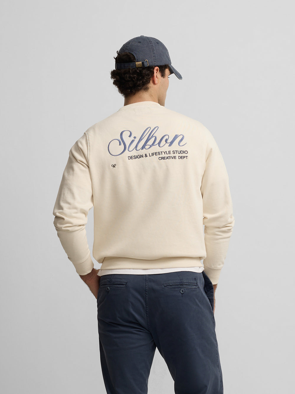 Sudadera creative dept crema