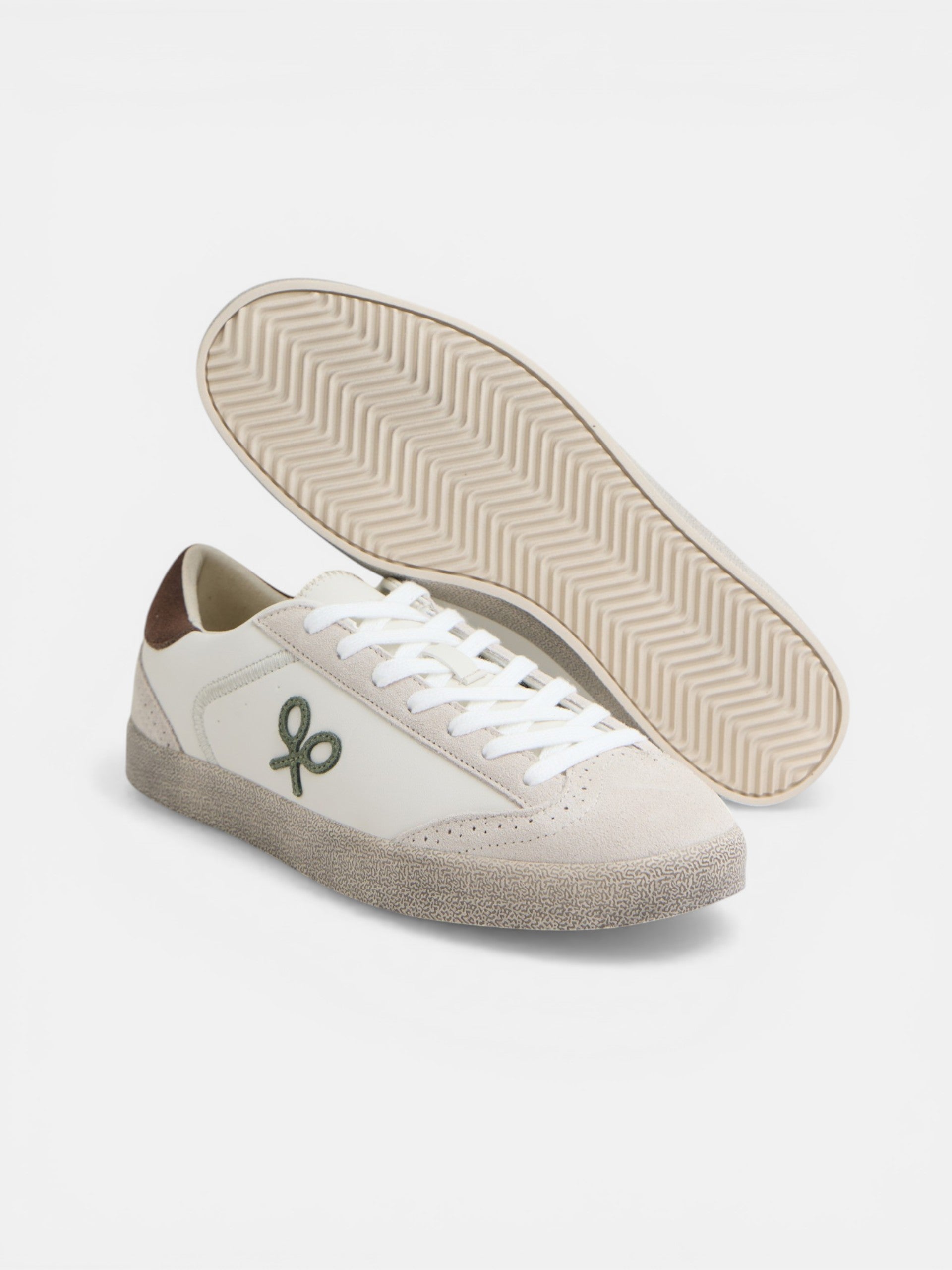 Zapatilla desgastada piedra