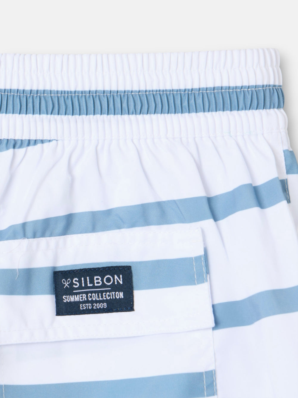 Maillot de bain de surfeur blanc à rayures horizontales