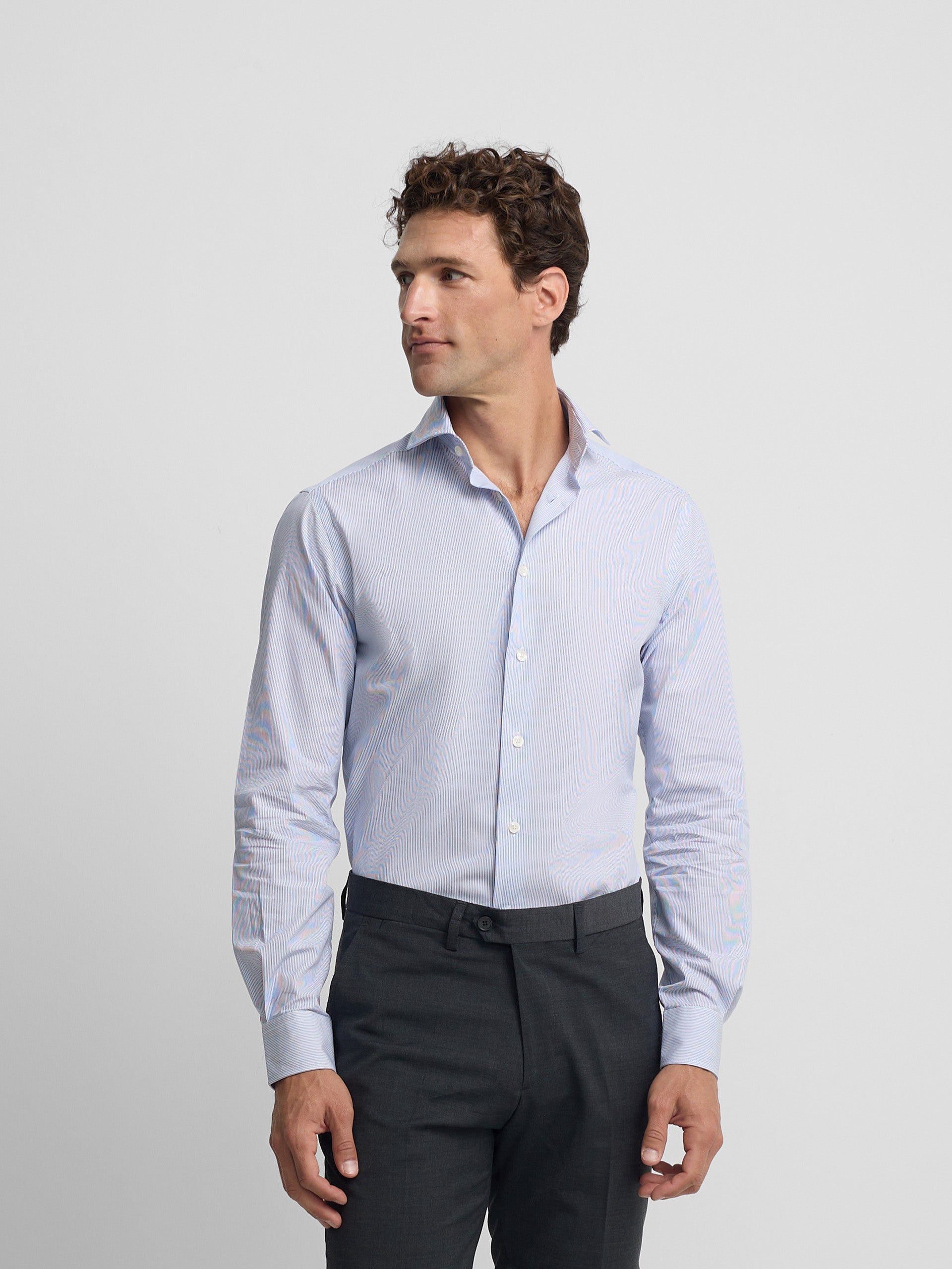 Camisa de vestir risca fina azul claro