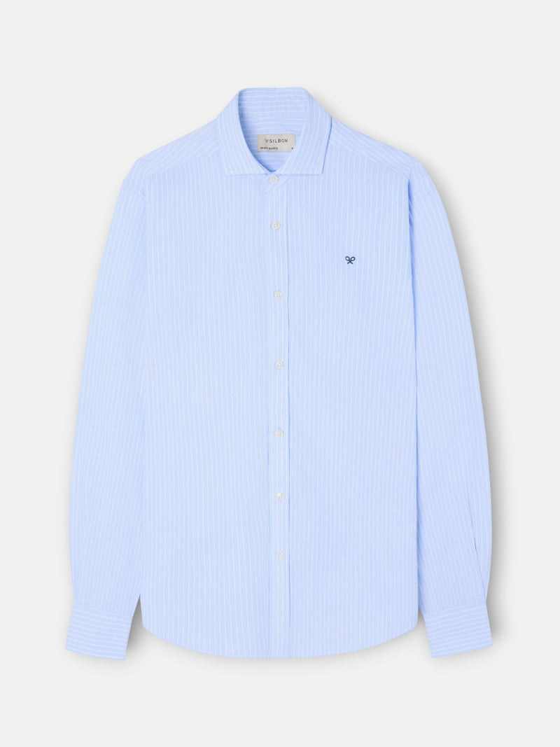 Chemise sport classique à rayures blanches et bleu ciel