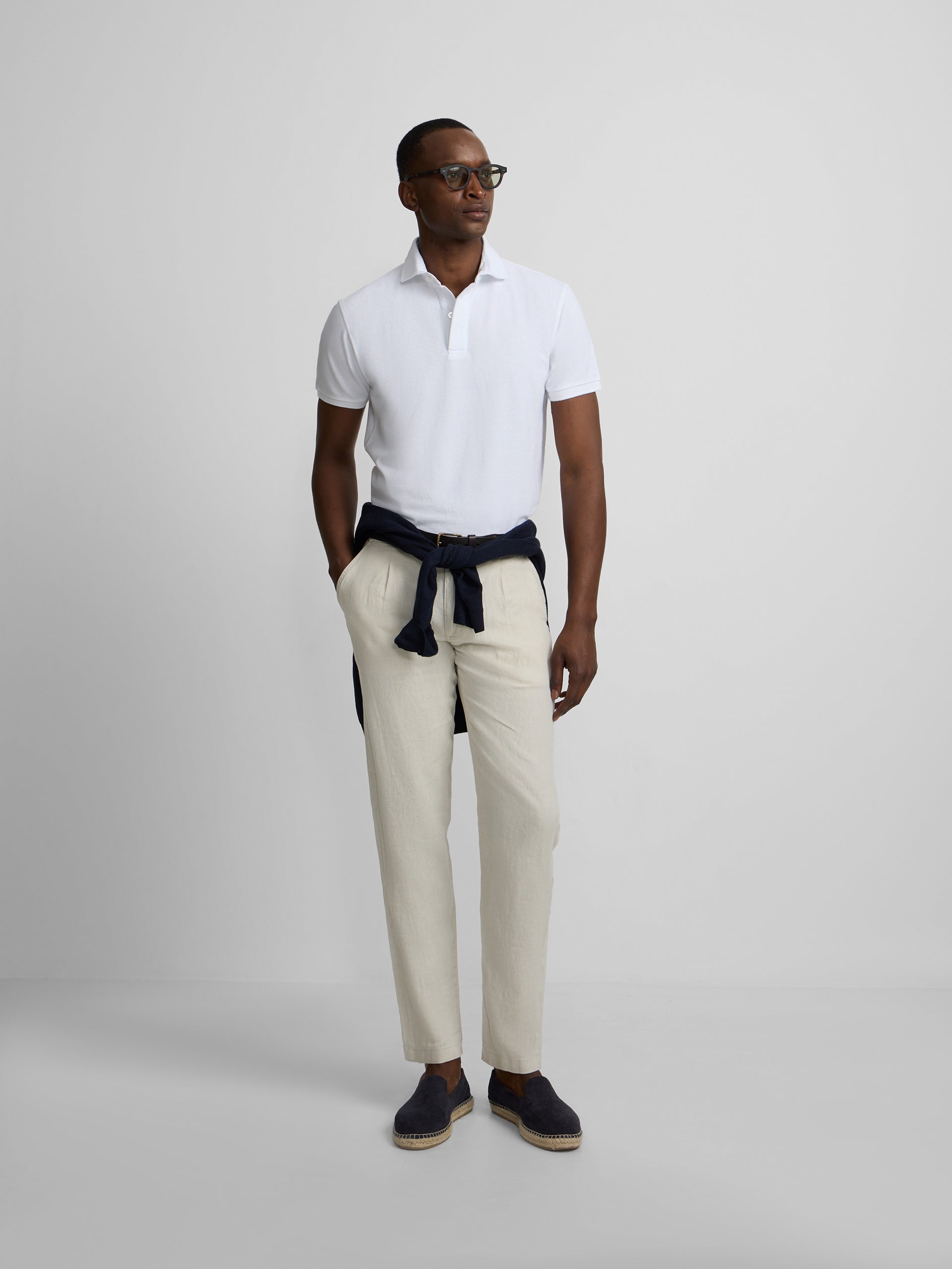 White short-sleeved polo shirt suite