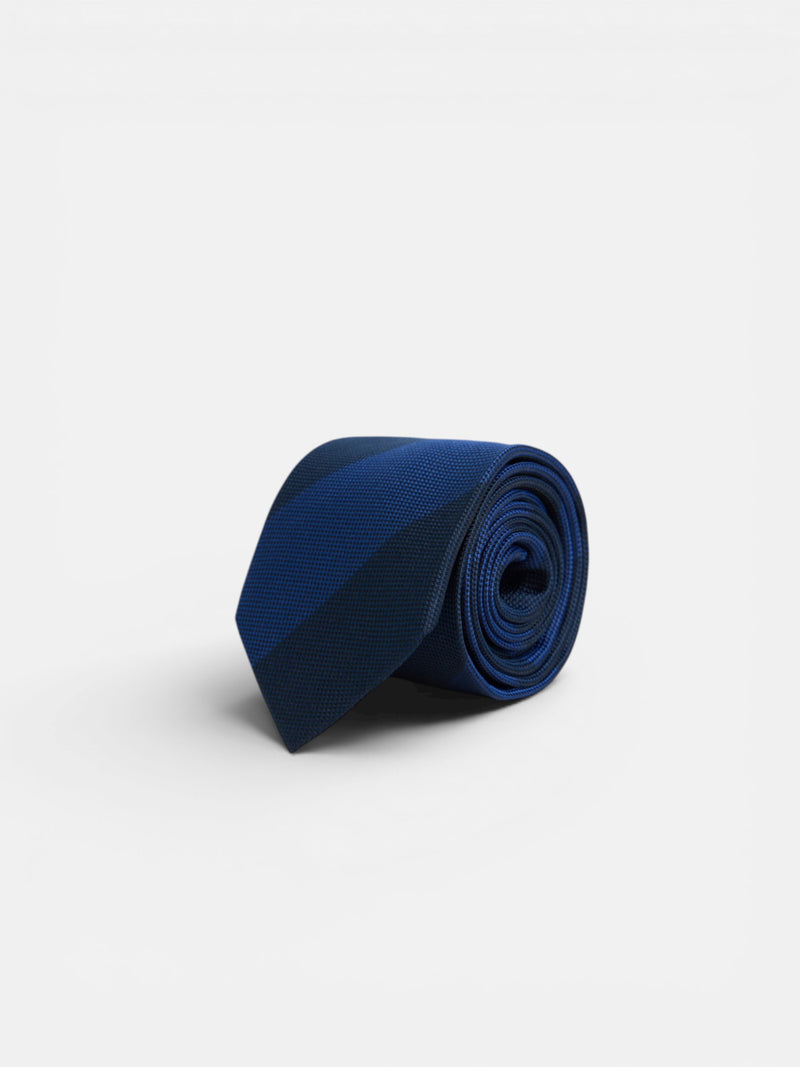Gravata de riscas regimentais azul-marinho