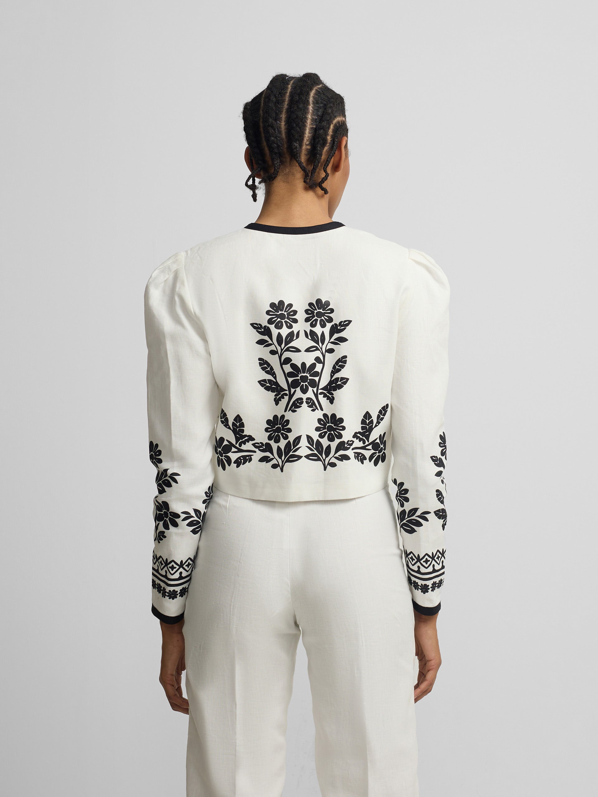 Casaco curto de linho estampado branco