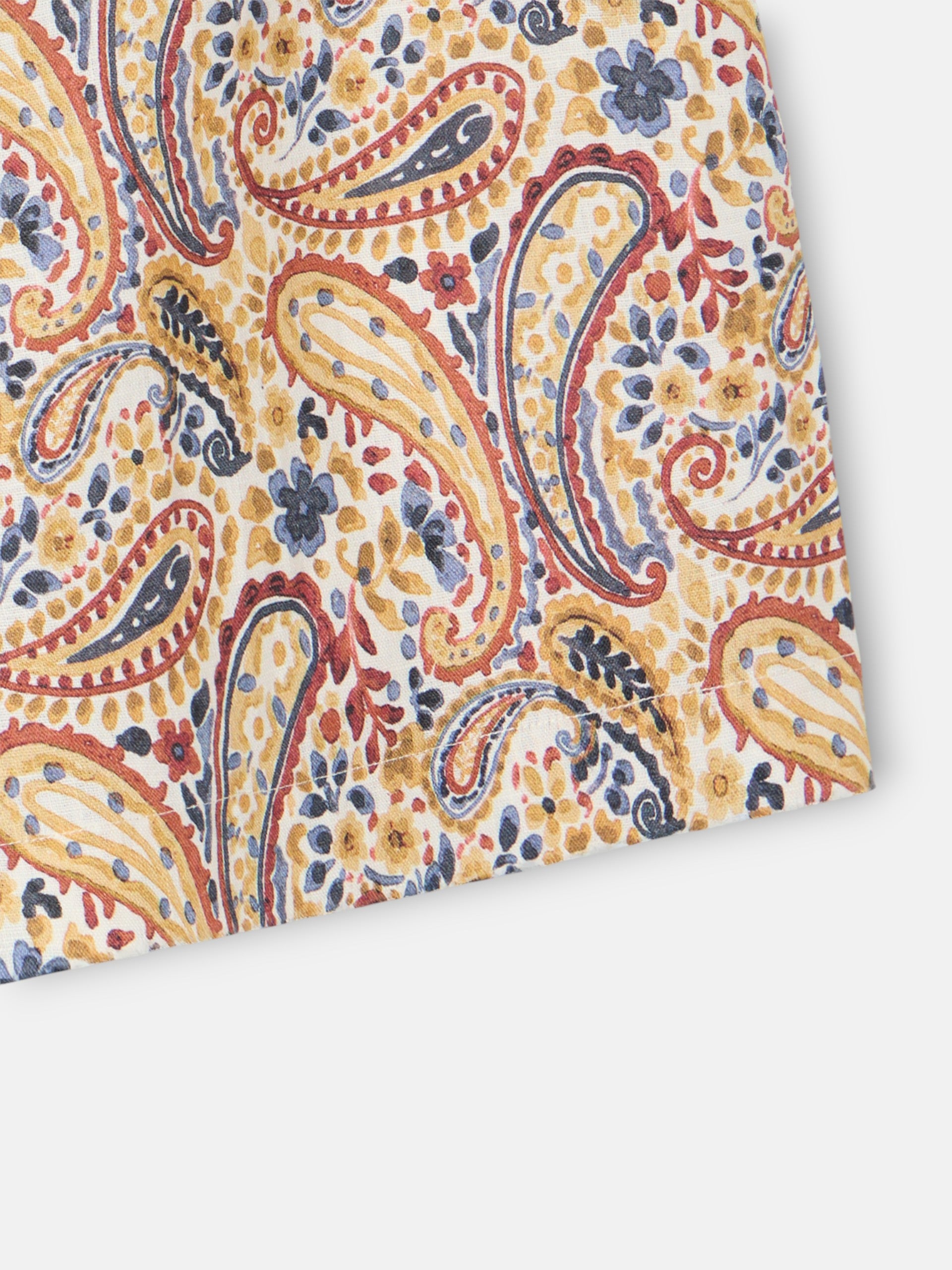 Bermudas de linho estampadas com padrão paisley laranja