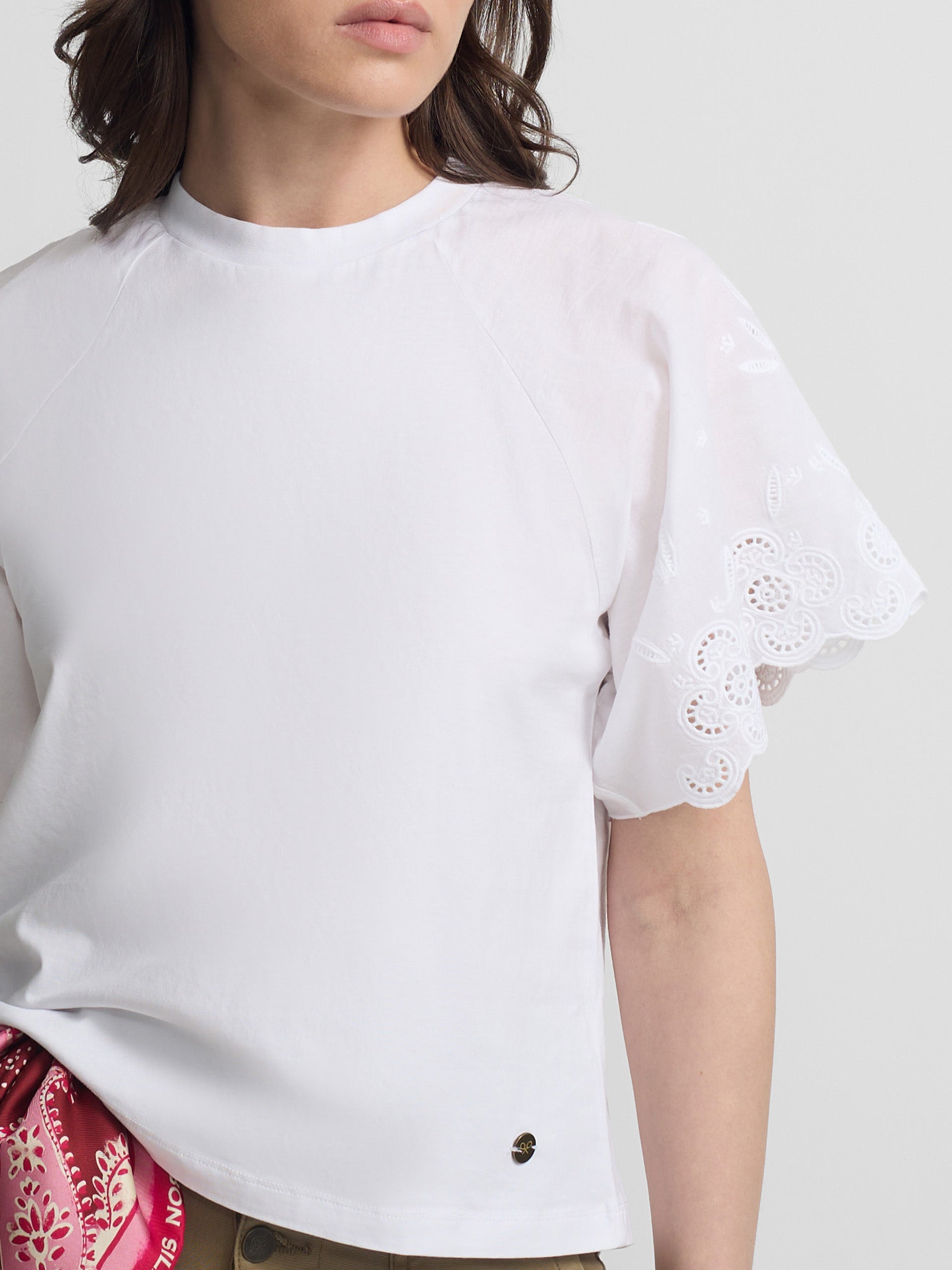 Women's white t-shirt with embroidered ruffles