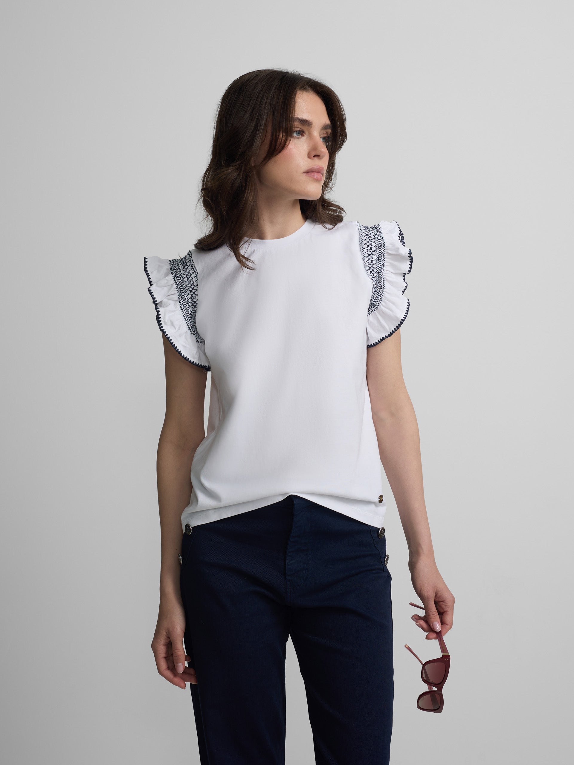 Camisola mulher com folhos e ombreiras branca