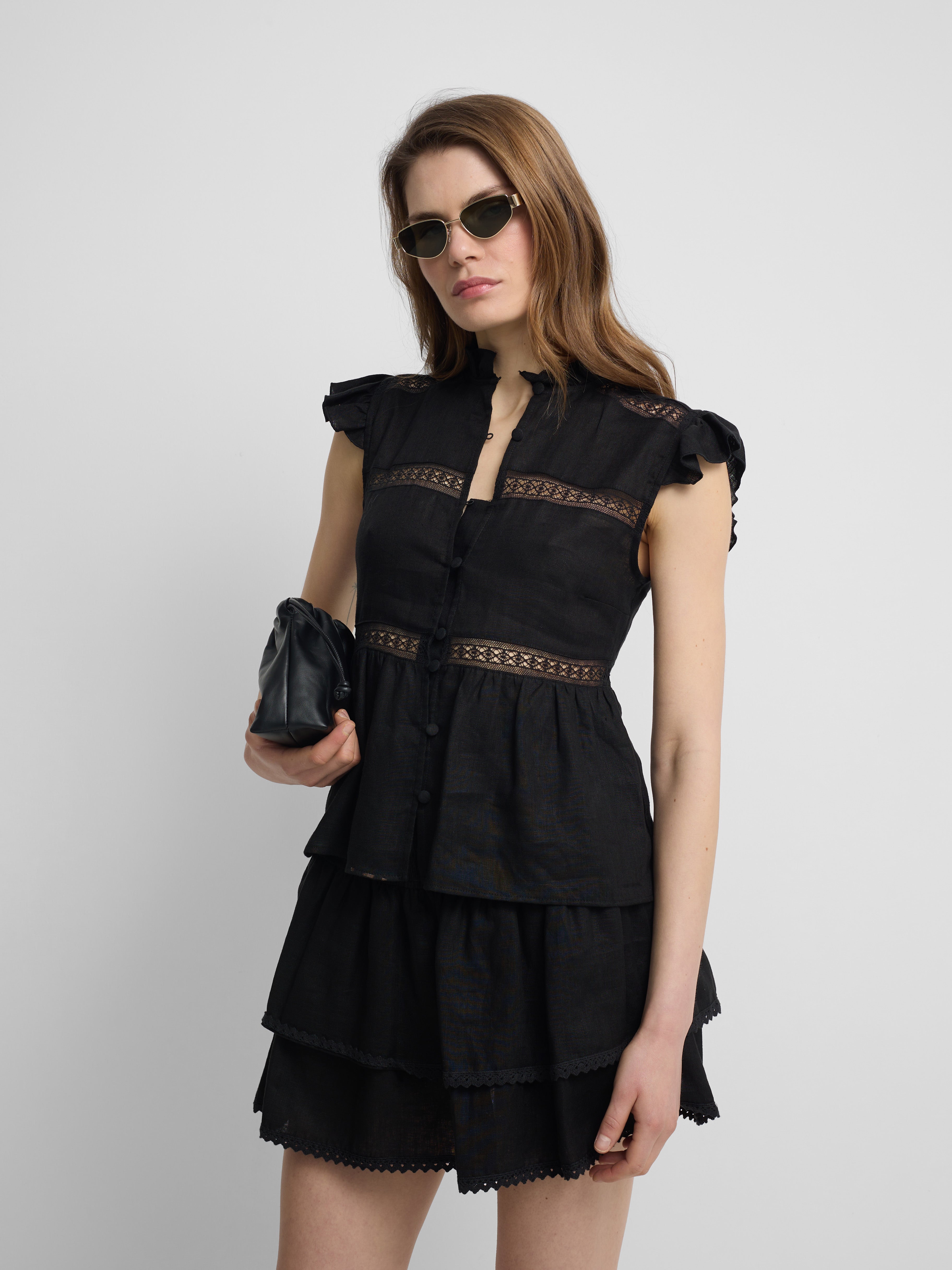 Chemisier noir avec détails brodés