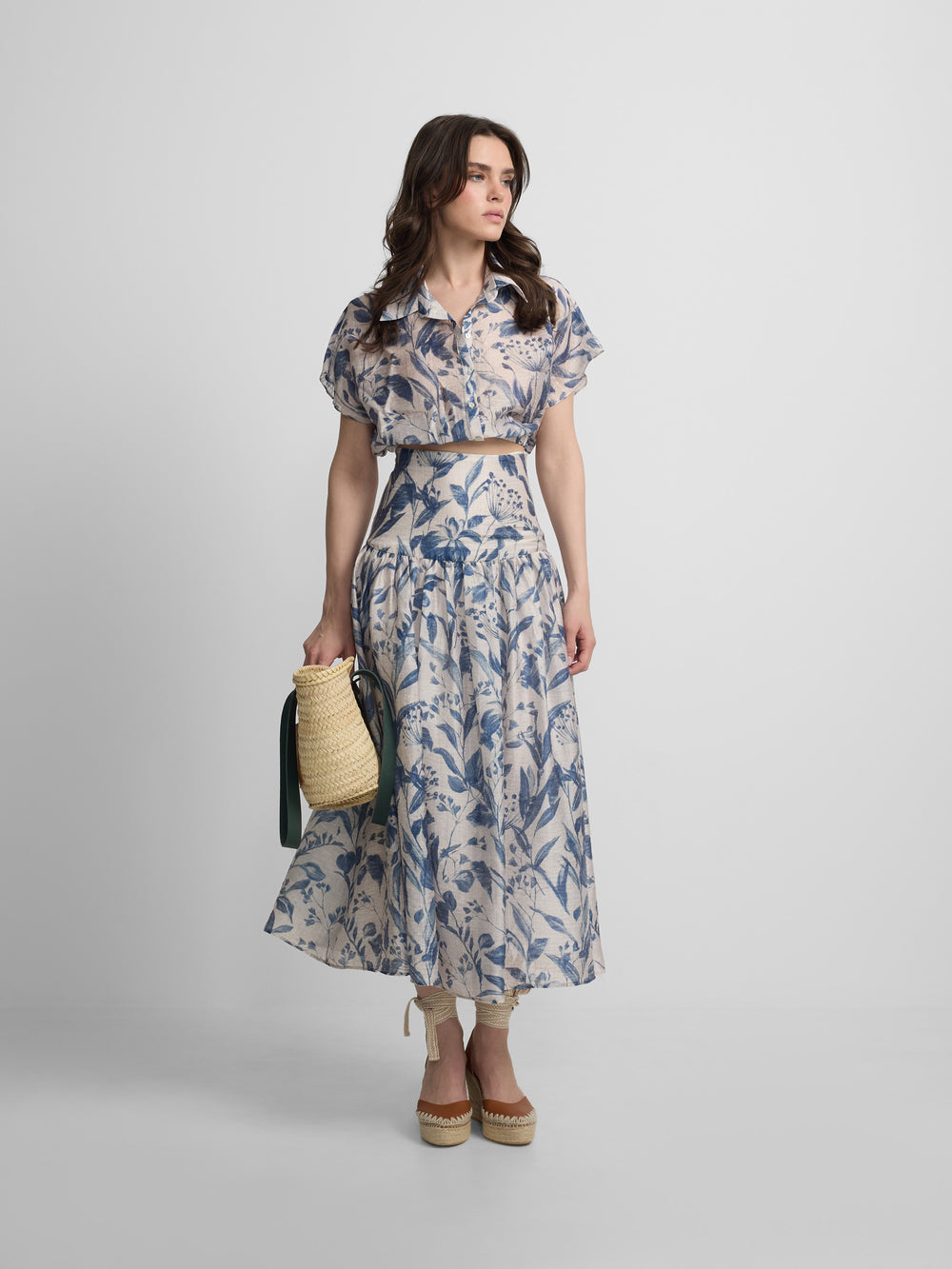 Blusa corta estampado flores azul