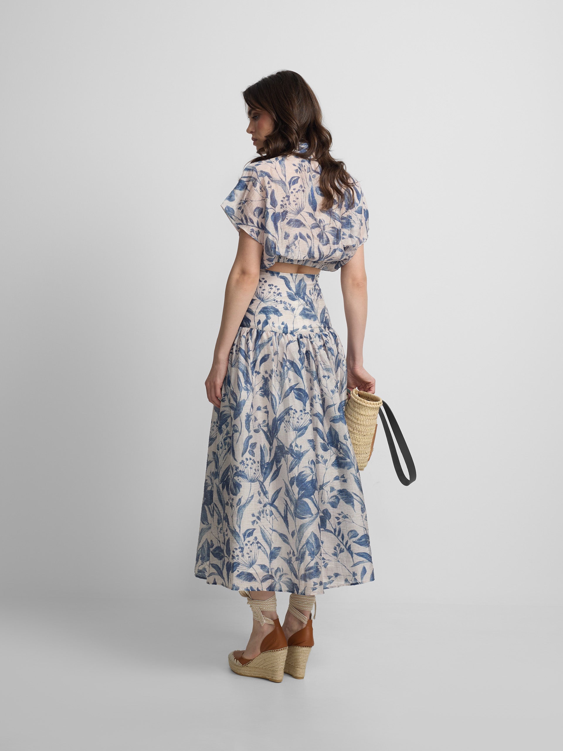 Blusa corta estampado flores azul