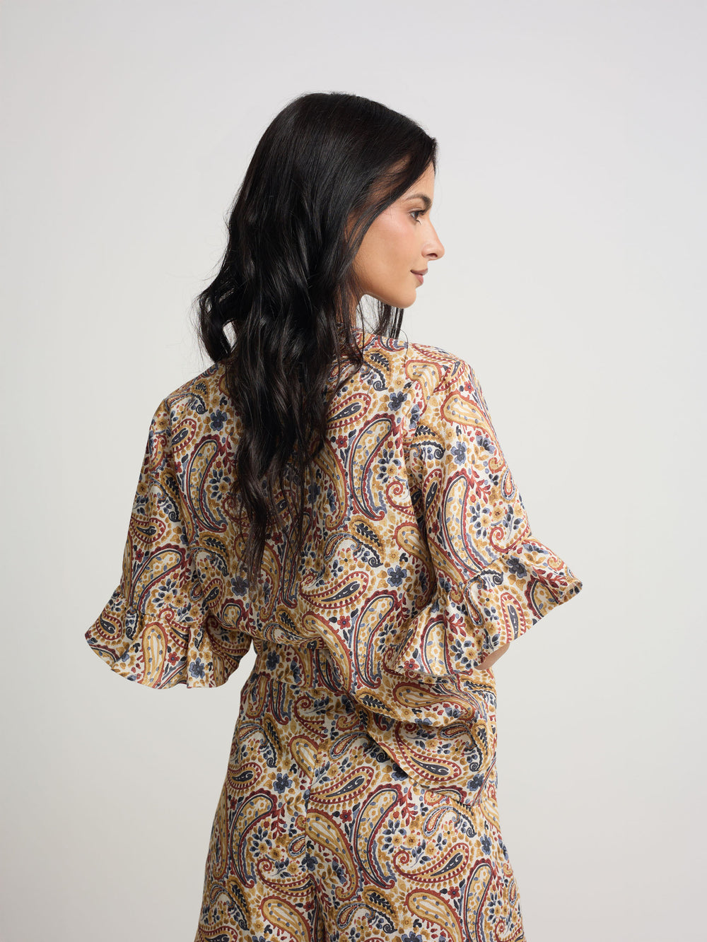 Blouse with ruffled sleeves and orange print