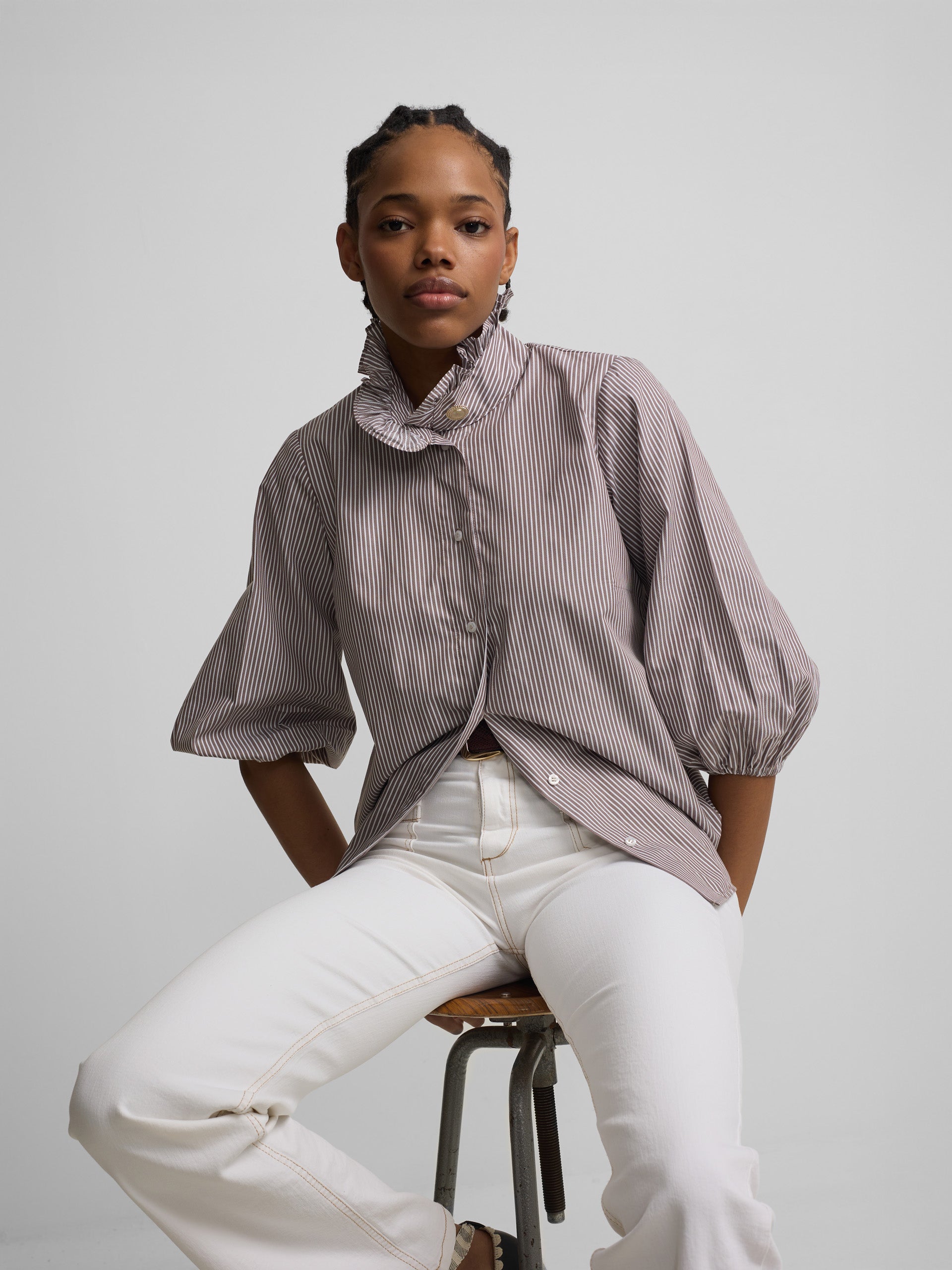 Chemise à rayures marron à manches bouffantes