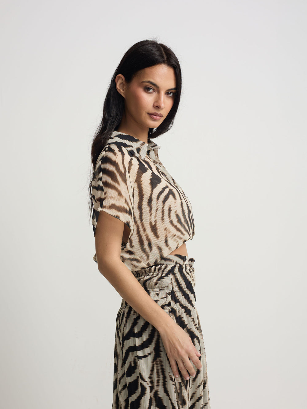 Blusa estampado animal print negro