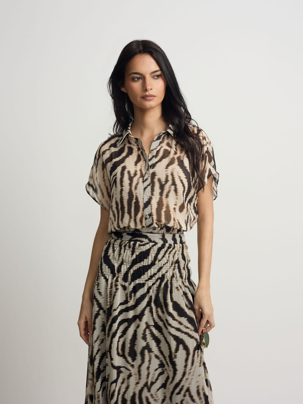 Blusa estampado animal print negro