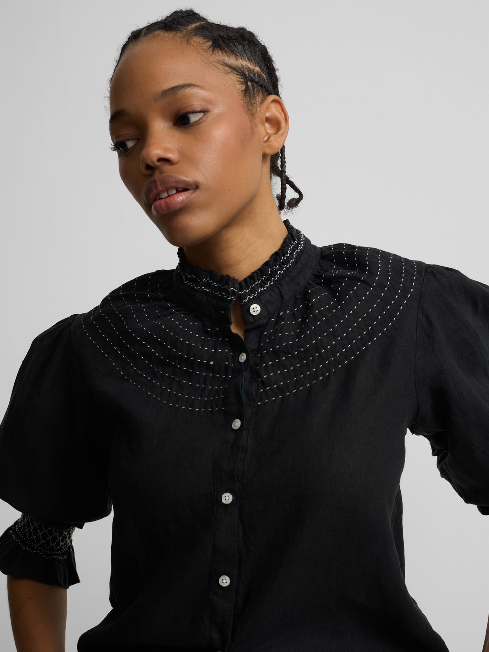 Camisa fruncida manga larga lino negra