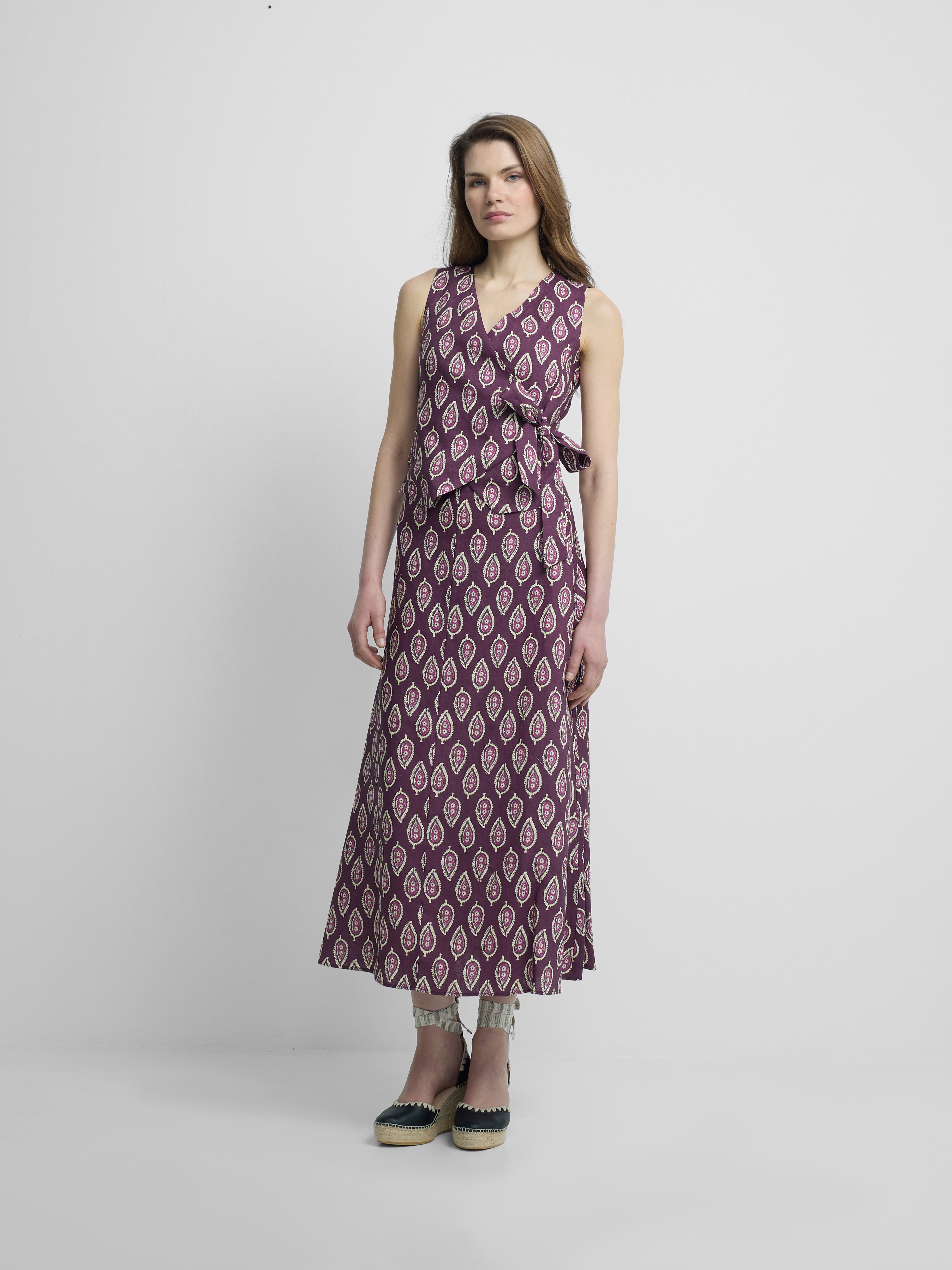 Colete cruzado com laço estampado bordeaux