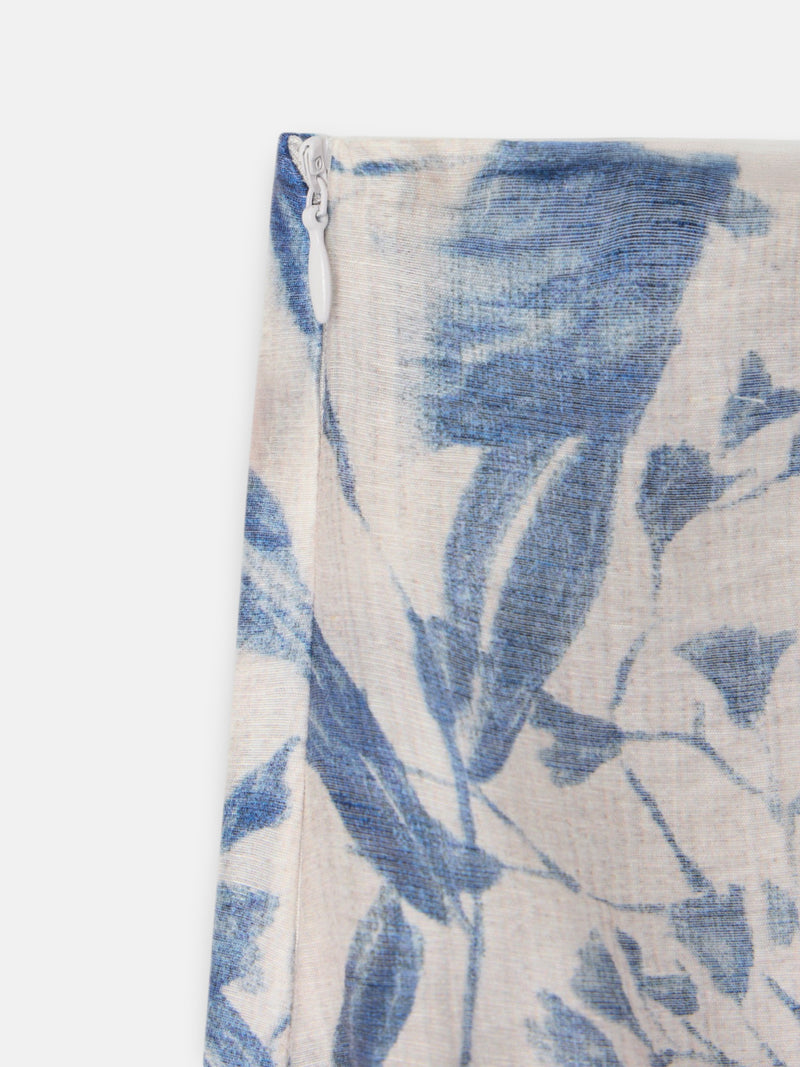 Saia estampada com flores azuis