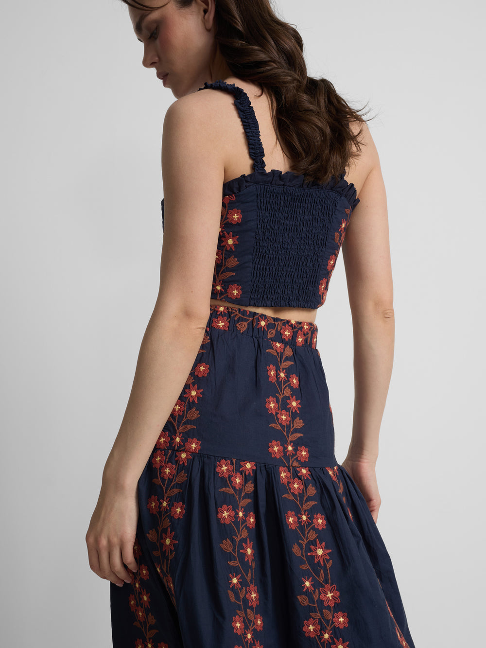 Falda larga flores bordadas azul