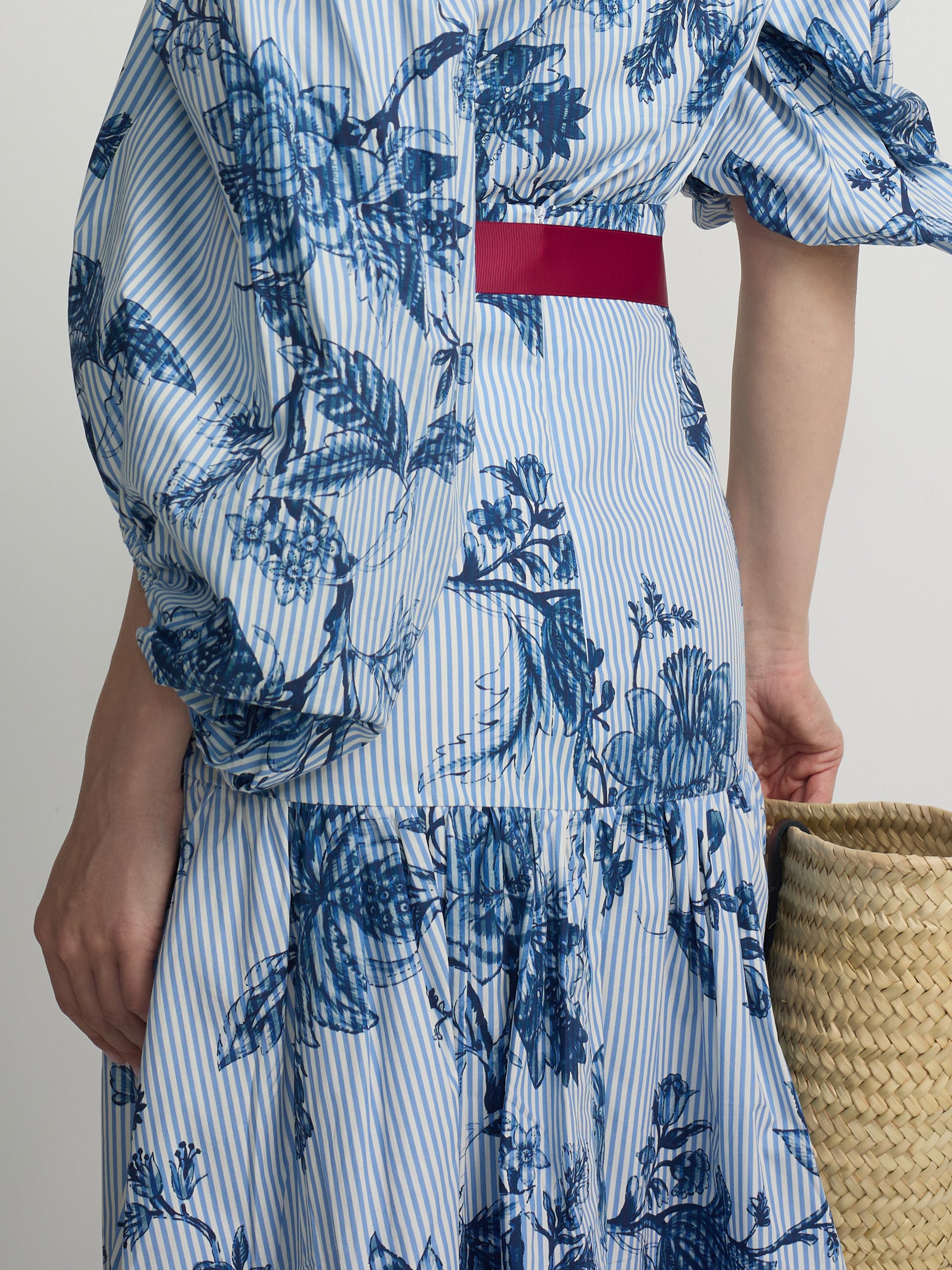 Saia comprida estampada com riscas azul celeste