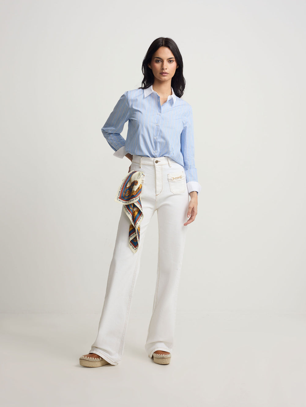 Pantalon denim hebillas blanco